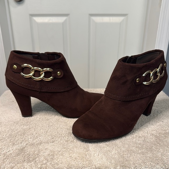 A2 By Aerosoles Shoes - EUC A2 By Aerosoles Brown Ankle Boots with Gold Accents